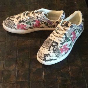 Women’s shoes